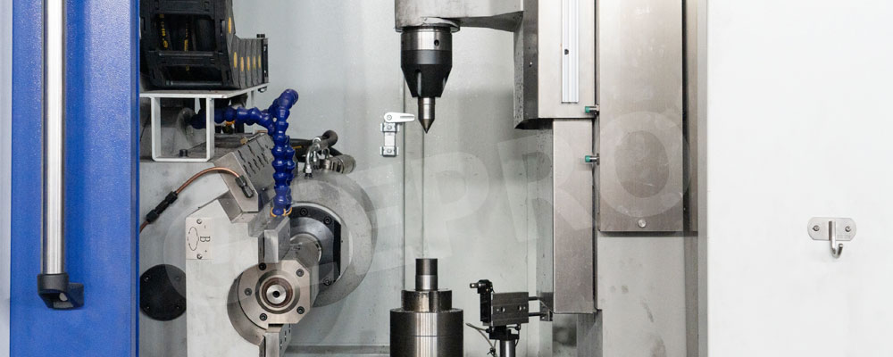 m&aacute;quina de cortar en marcha